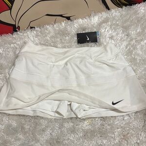Nike Women's White Skorts